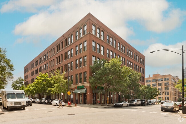 Building Photo - 400 S Green St
