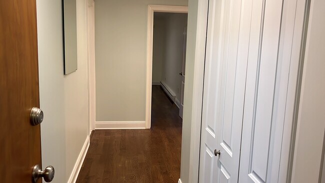 Entry foyer - 910 Hope St