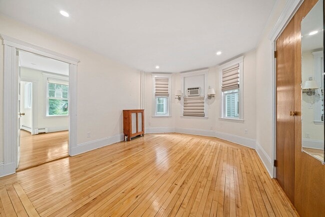 Building Photo - 108 Trowbridge St