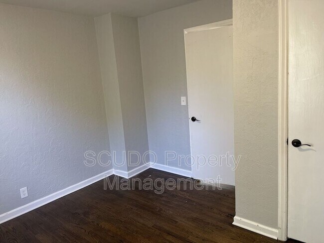 Foto del edificio - 109 N Vermont St
