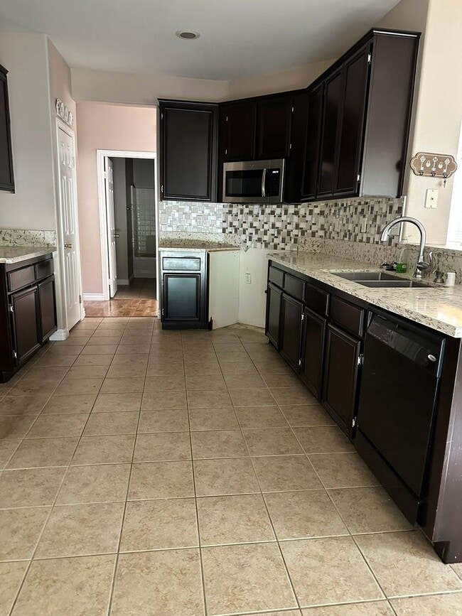 Foto del edificio - Spacious 4-Bedroom Home in Prime Moreno Valley Location