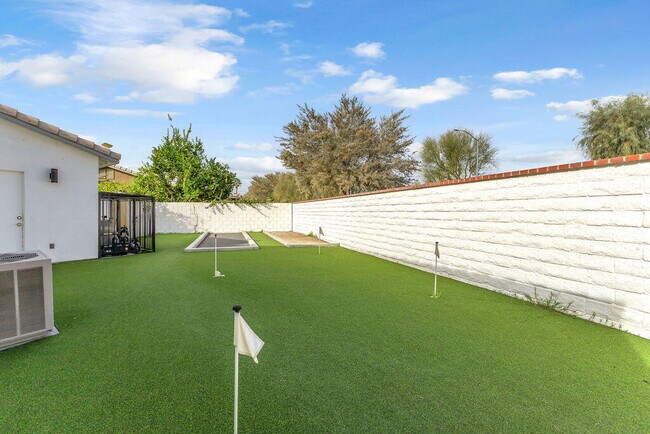 Building Photo - 83950 Avenida Serena