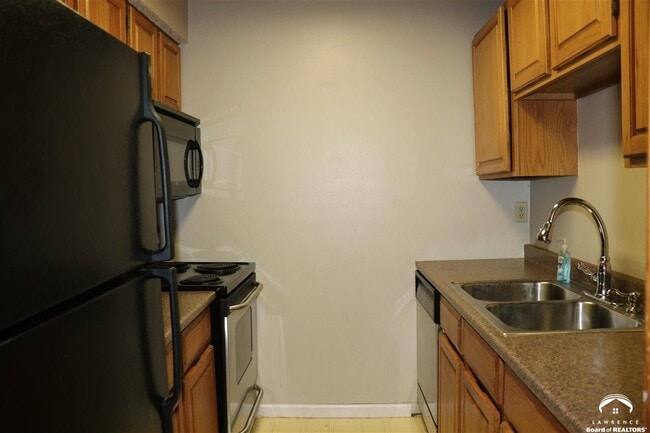 Building Photo - 2901 University Dr