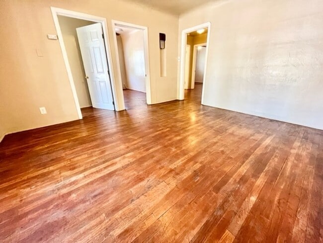 Foto del edificio - **RESERVE FOR SUMMER 2026** Charming home ...