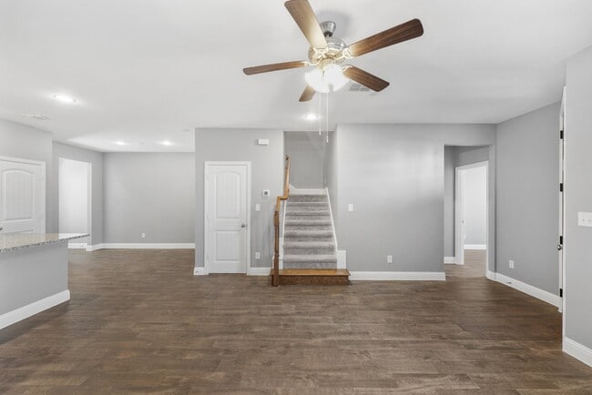 Building Photo - 5556 Kilmer Dr