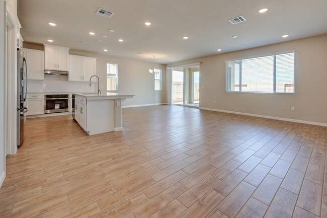 Building Photo - 857 Halford Ln