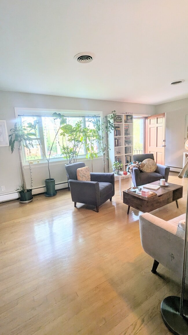 Foto del edificio - 2343 Penrose Dr