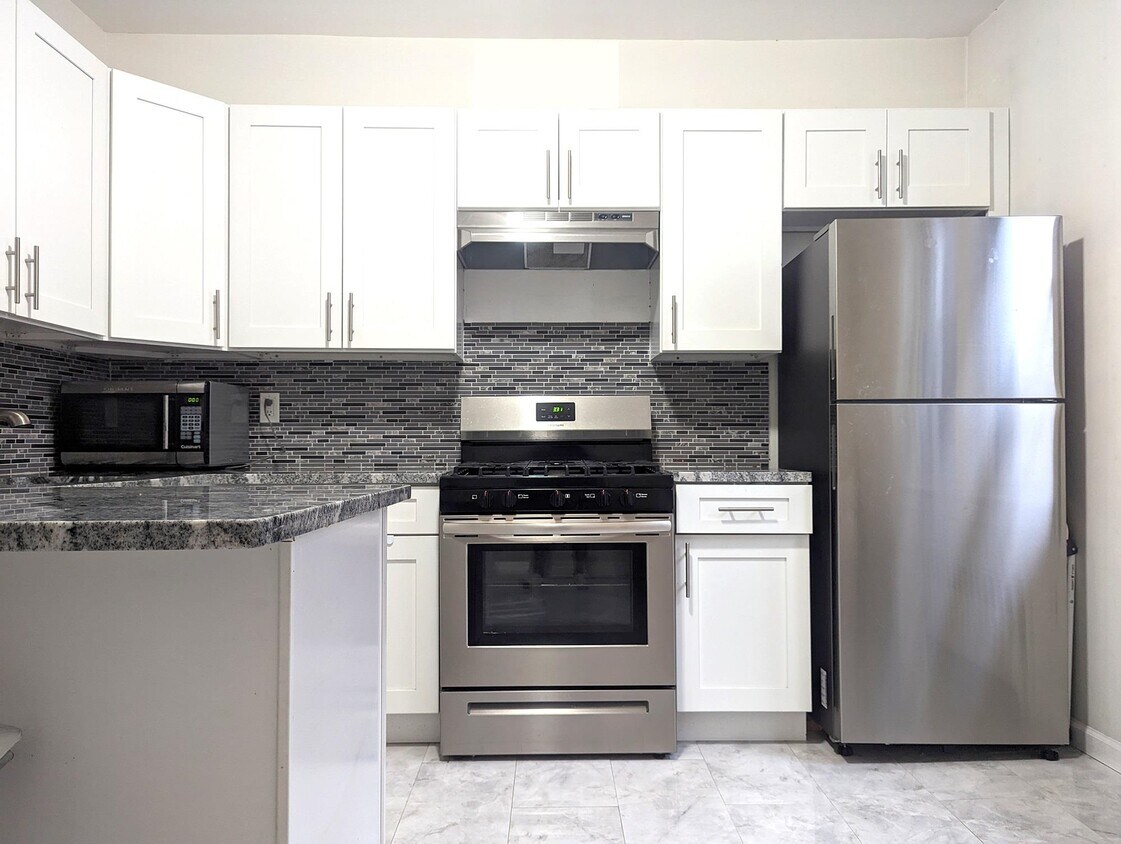 Foto principal - 582 60th St