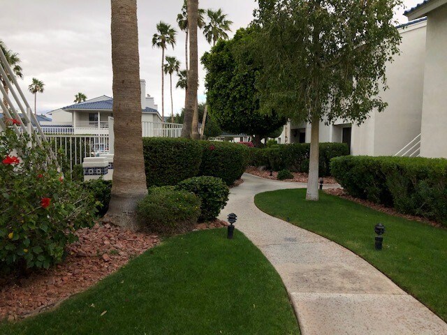 Building Photo - 1800 Clubhouse Dr