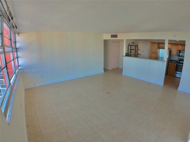 Building Photo - 1301 NE Miami Gardens Dr