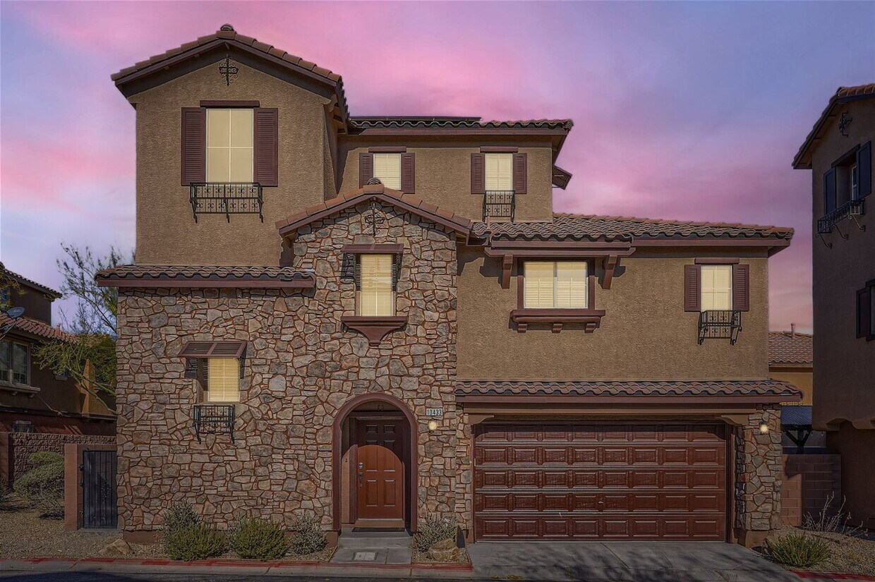 3 Story Luxuriously Upgraded Home with a P... House Rental in Las