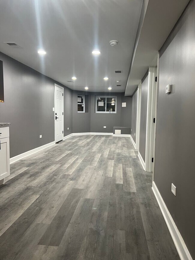 Foto del edificio - 1355 S Springfield Ave