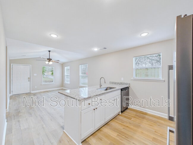 Building Photo - 2113 S Martin St