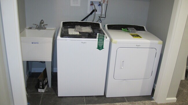 Foto del edificio - 373 S Dover Ave