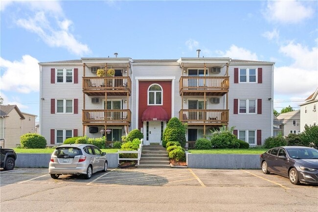 Foto del edificio - 555 Diamond Hill Rd