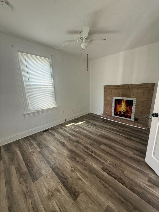 Foto del edificio - 1315 Poindexter St