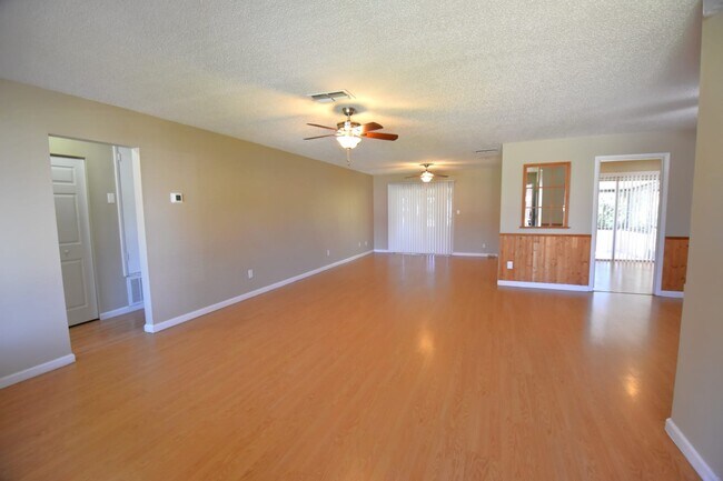 Building Photo - 10119 Musket Ln