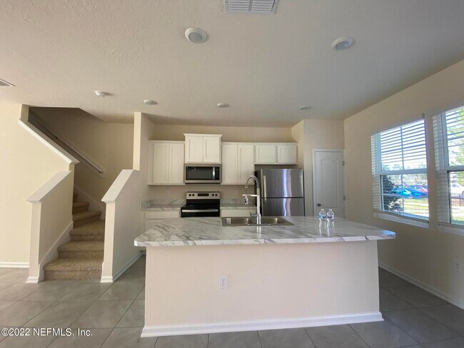 Foto del edificio - 575 Oakleaf Plantation Pkwy