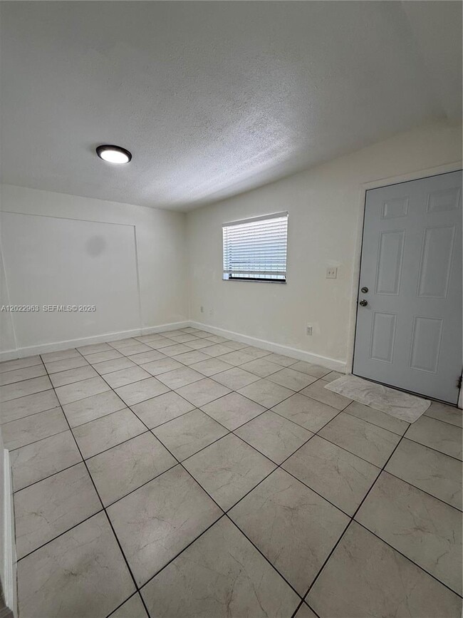 Building Photo - 1046 NW 33rd Ave