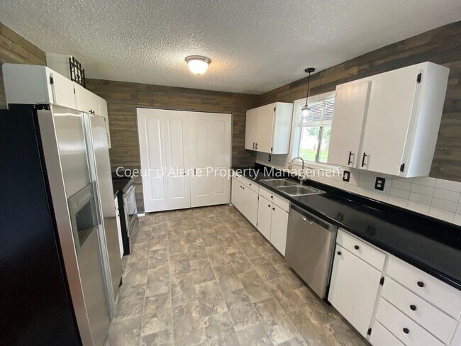 Foto del edificio - 3 bed house on corner lot in Post Falls!