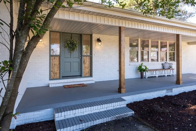 Building Photo - Close to downtown Athens! Beautifully renovated home with charm!