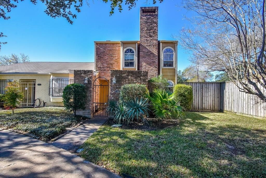 11807 Southlake Dr, Houston, TX 77077 Condo for Rent in Houston, TX