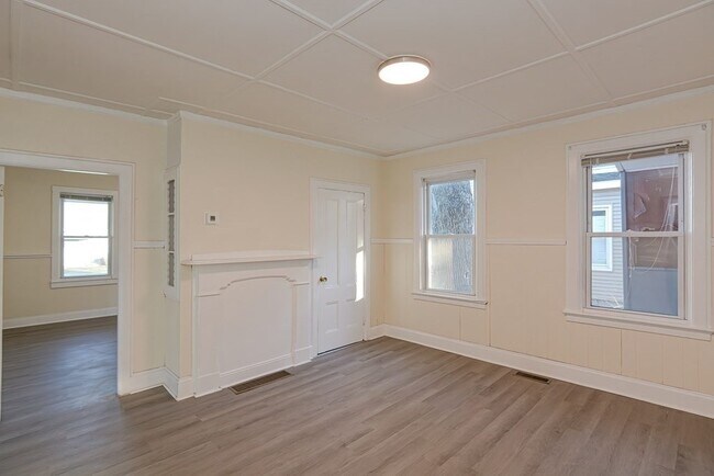 Building Photo - 235 Weir St