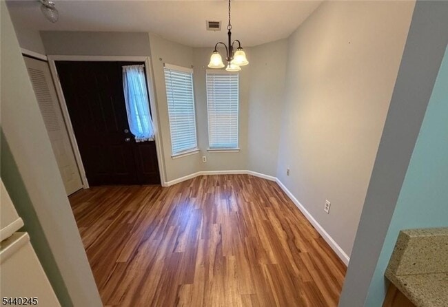 Building Photo - 601 Sunshine Ct