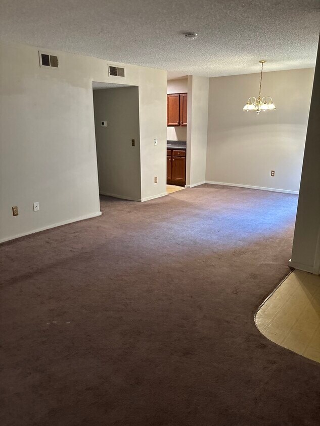 Foto principal - 1208 Bush River Rd