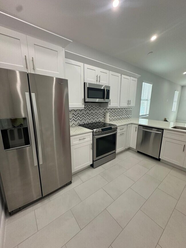 Building Photo - Single Family Home in San Carlos - STUDENTS WELCOME