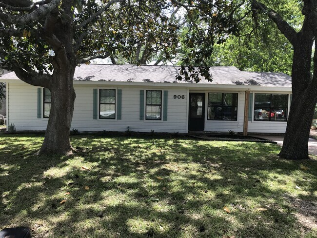 Foto del edificio - 906 Old Angleton Rd