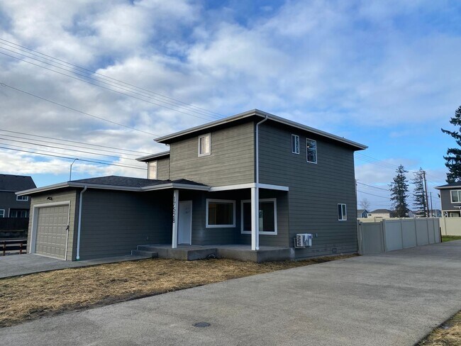 Building Photo - 10 Fully Fenced New Construction Houses Av...