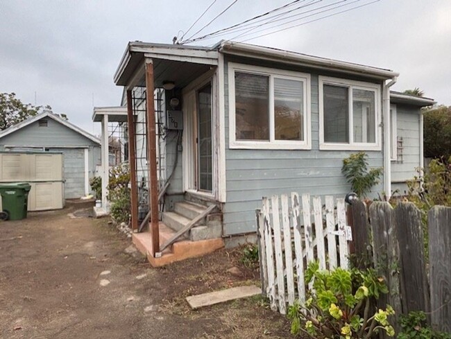 Building Photo - Renovated 2-Bed/1-Bath Home in Santa Cruz ...