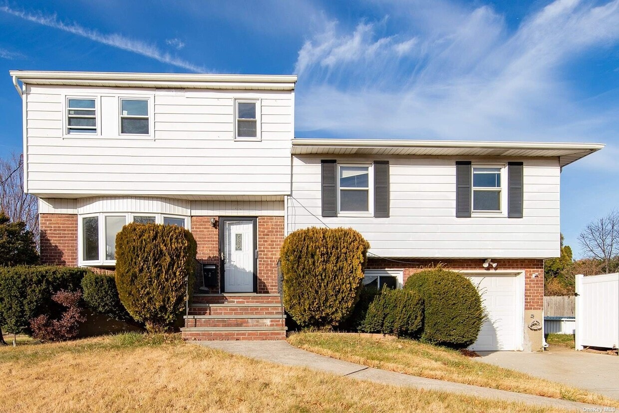 2 Buffalo St, Hicksville, NY 11801 House Rental in Hicksville, NY