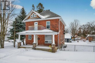 Building Photo - 295 Bay St