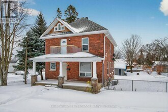 Building Photo - 295 Bay St