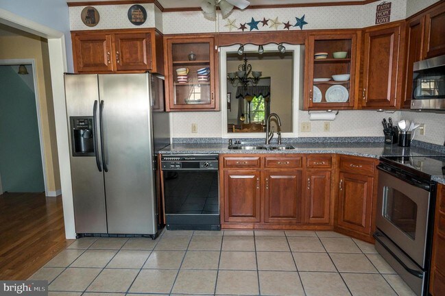 Building Photo - 333 Valley View Dr
