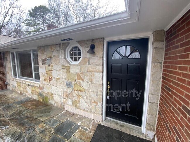 Foto del edificio - 265 Butler Rd