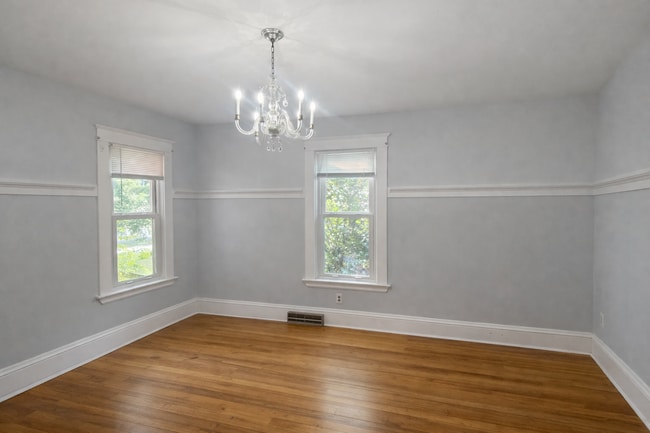Building Photo - 1208 8th St SE