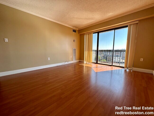 Unidad 503 - 15 North Beacon St