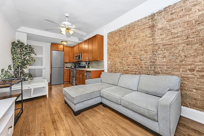 Foto del edificio - 129 W 56th St