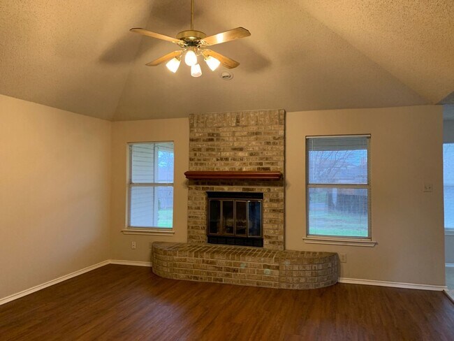 Building Photo - 7413 Emerywood