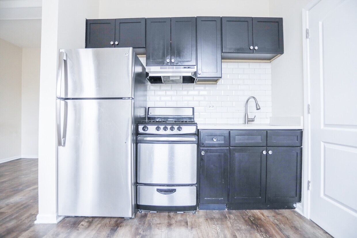 Foto principal - 1248 W Montrose Ave