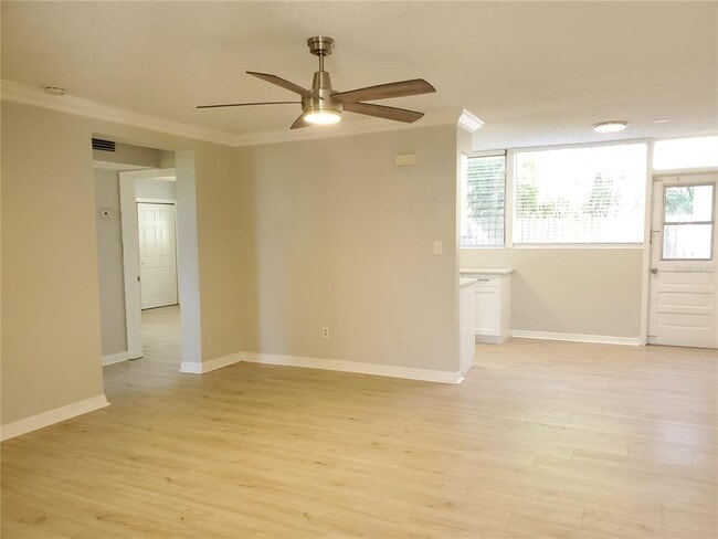 Building Photo - 3075 Los Altos Dr