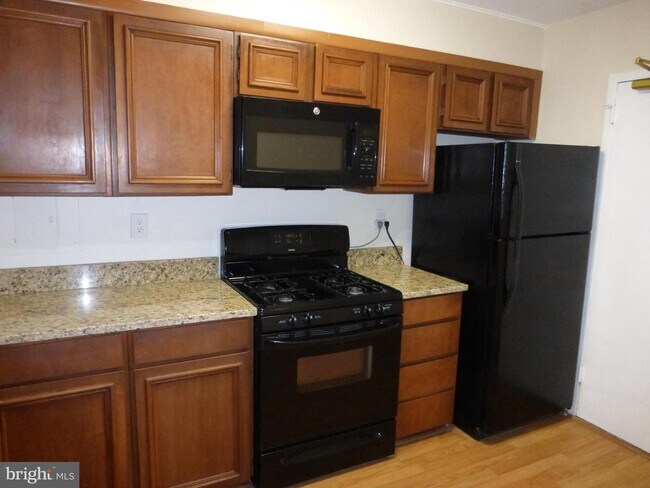 Building Photo - 1300 Army Navy Dr