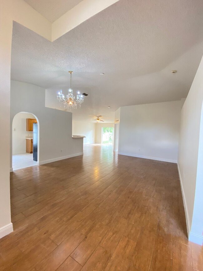 Building Photo - Corner Lot Home / 3 bedroom / 2 bathroom h...