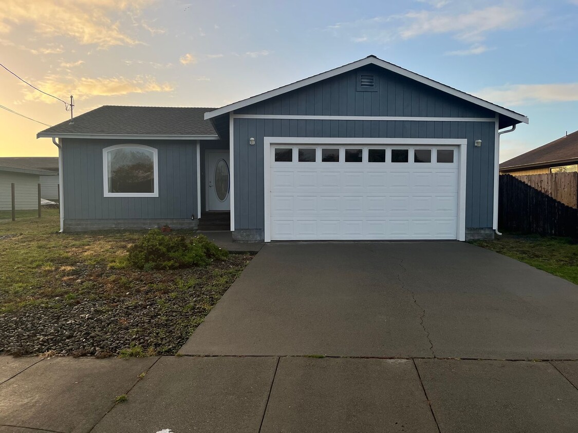 Primary Photo - McKinleyville 3 Bed, 2 Bath home with 2 ca...