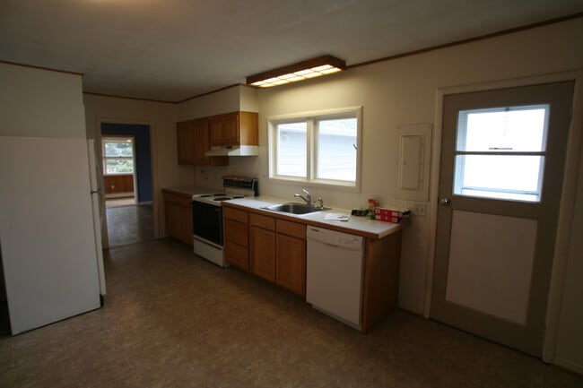 Building Photo - Single Family Home off Frontage Rd!
