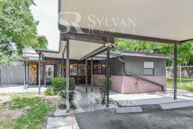 Building Photo - Discover Your Sunshine Oasis