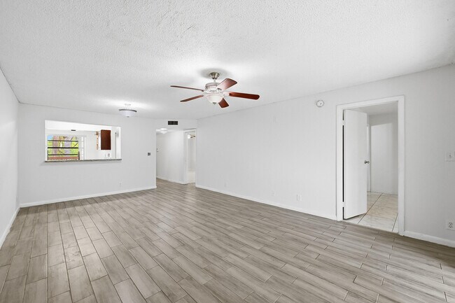 Foto del edificio - 2039 Coral Ridge Dr
